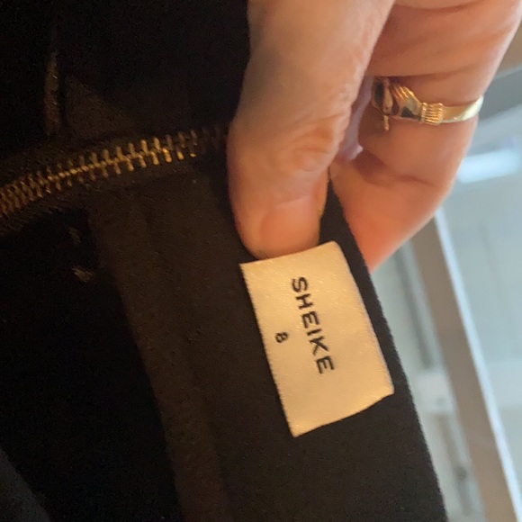 Sheike stunning formal black skirt , mini under a full stiff detailed lace - Picture 5 of 6